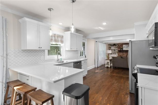 105 Cottonwood Drive, Jamestown, NC 27282