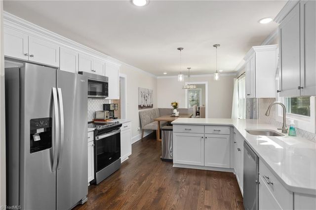 105 Cottonwood Drive, Jamestown, NC 27282