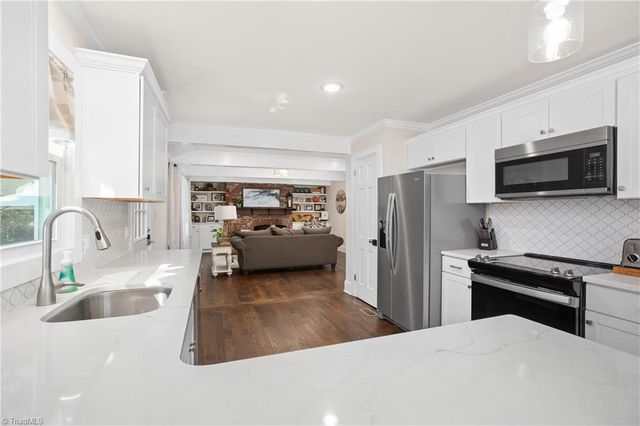 105 Cottonwood Drive, Jamestown, NC 27282