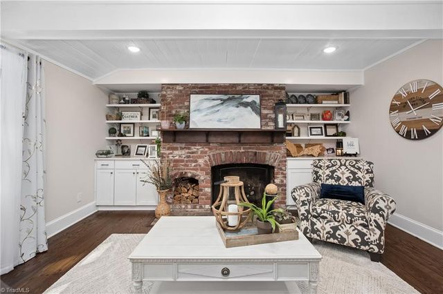 105 Cottonwood Drive, Jamestown, NC 27282