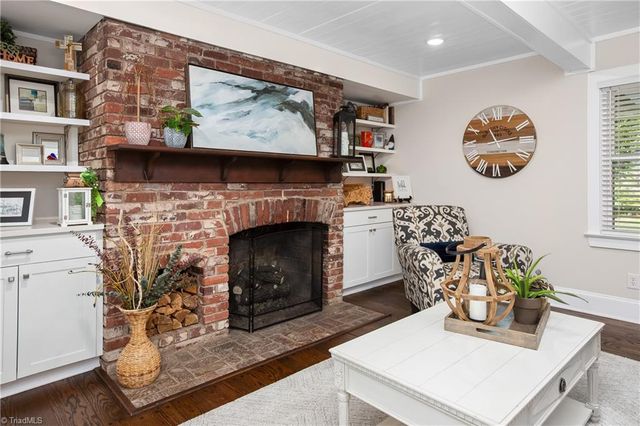 105 Cottonwood Drive, Jamestown, NC 27282