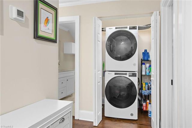 105 Cottonwood Drive, Jamestown, NC 27282