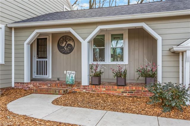 105 Cottonwood Drive, Jamestown, NC 27282