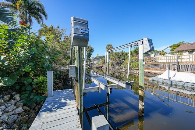 2136 PENNSYLVANIA AVENUE, Englewood, FL 34224