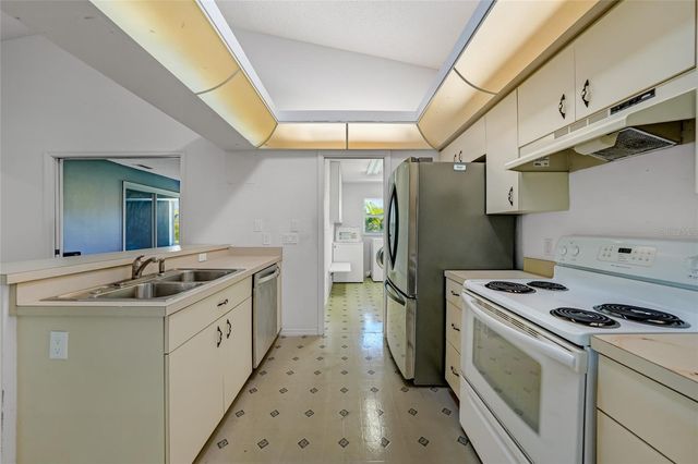 2136 PENNSYLVANIA AVENUE, Englewood, FL 34224