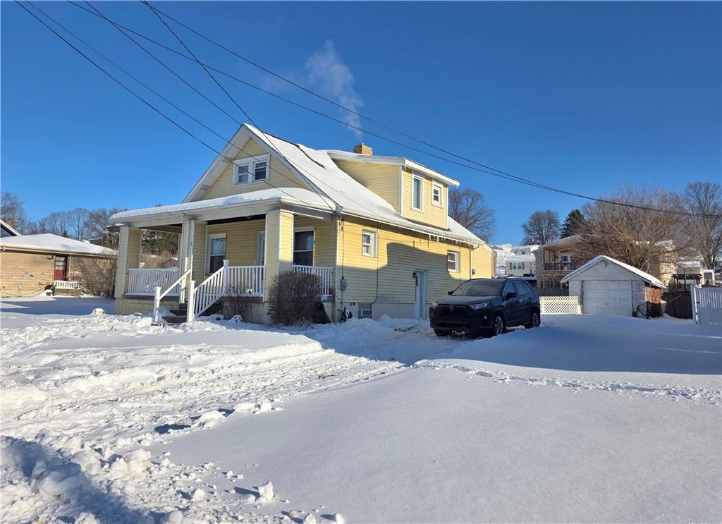 204 Fayette Ave, Oakdale, PA 15071