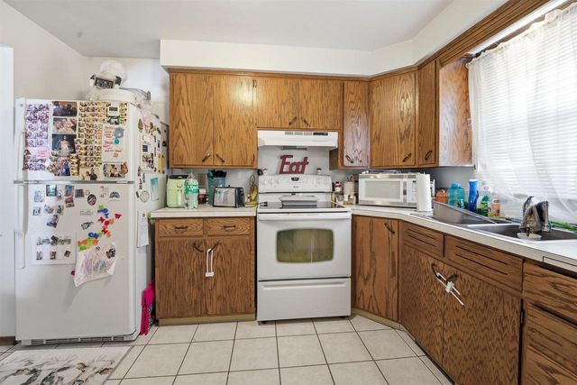 2325 N BALLARD ROAD, Appleton, WI 54911