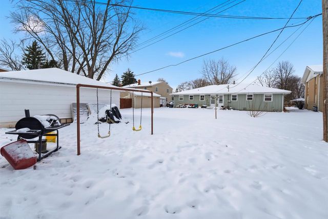 2325 N BALLARD ROAD, Appleton, WI 54911