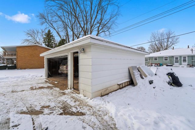 2325 N BALLARD ROAD, Appleton, WI 54911