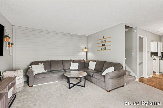 17570 Parkwood Drive A, Spring Lake, MI 49456