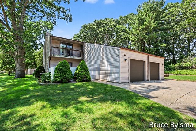 17570 Parkwood Drive A, Spring Lake, MI 49456