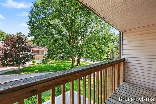 17570 Parkwood Drive A, Spring Lake, MI 49456