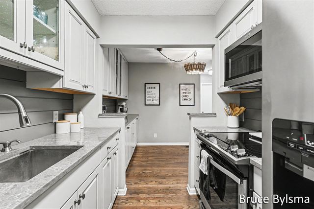 17570 Parkwood Drive A, Spring Lake, MI 49456