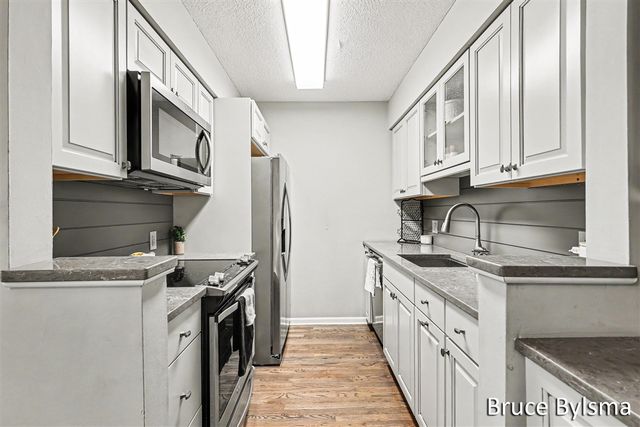 17570 Parkwood Drive A, Spring Lake, MI 49456