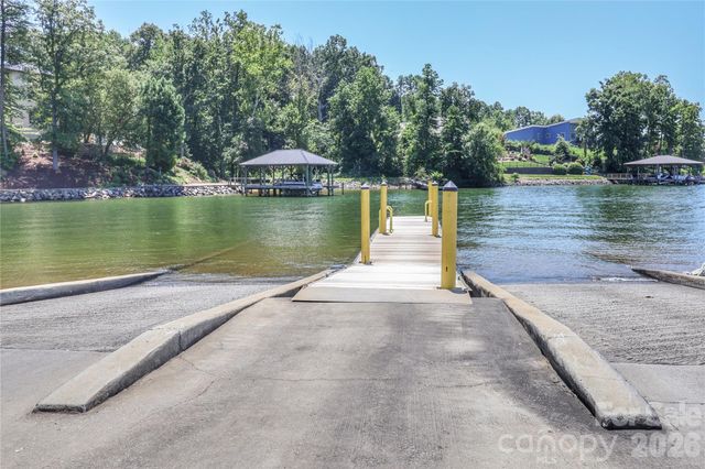 372 Kenway Loop, Mooresville, NC 28117