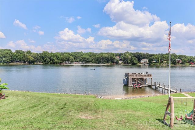 372 Kenway Loop, Mooresville, NC 28117