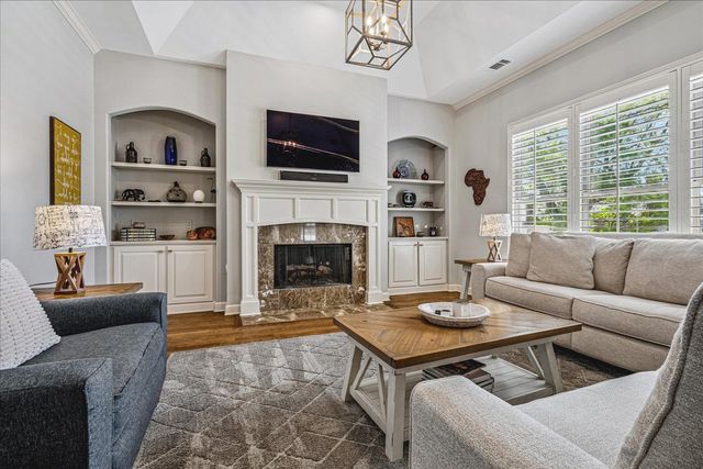 1621 BRACKENSHIRE LN, Collierville, TN 38017