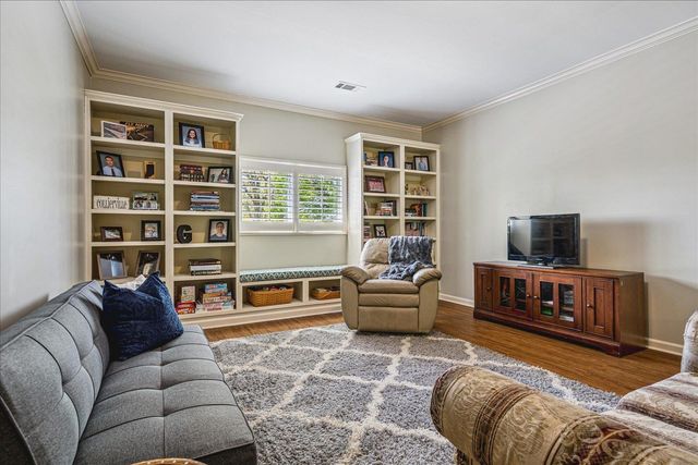 1621 BRACKENSHIRE LN, Collierville, TN 38017