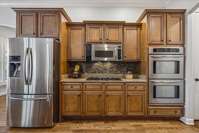 1621 BRACKENSHIRE LN, Collierville, TN 38017