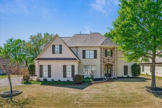 1621 BRACKENSHIRE LN, Collierville, TN 38017