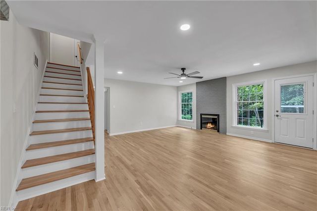 401 Piney Point RD, Yorktown, VA 23692