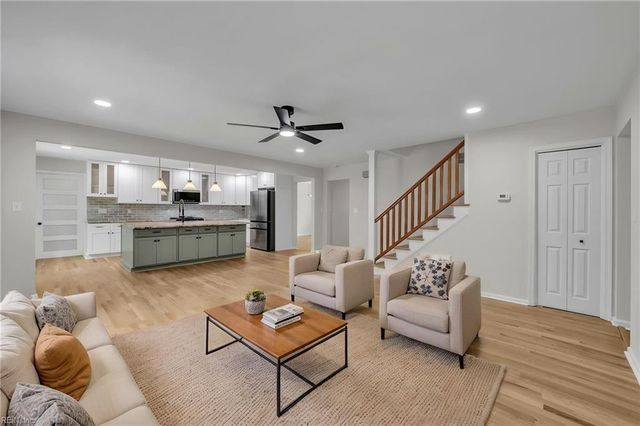401 Piney Point RD, Yorktown, VA 23692