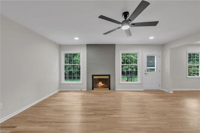 401 Piney Point RD, Yorktown, VA 23692