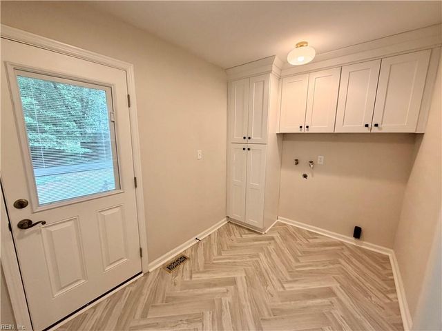 401 Piney Point RD, Yorktown, VA 23692
