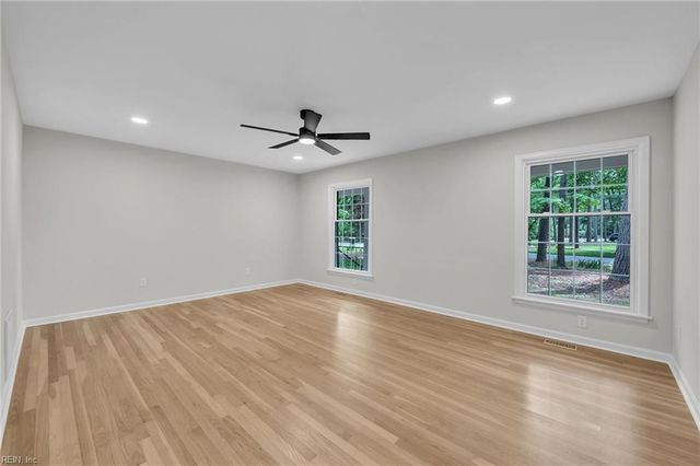 401 Piney Point RD, Yorktown, VA 23692
