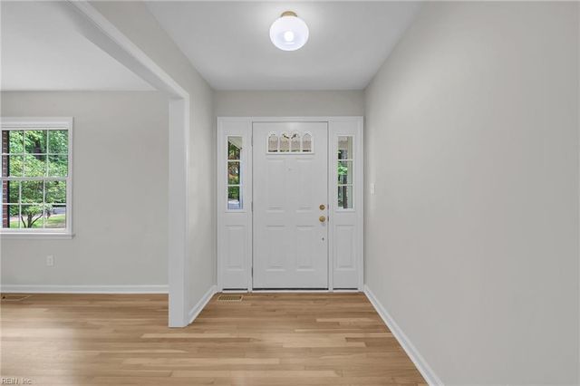 401 Piney Point RD, Yorktown, VA 23692