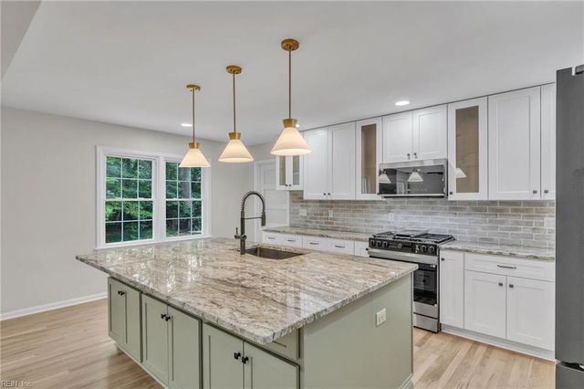 401 Piney Point RD, Yorktown, VA 23692