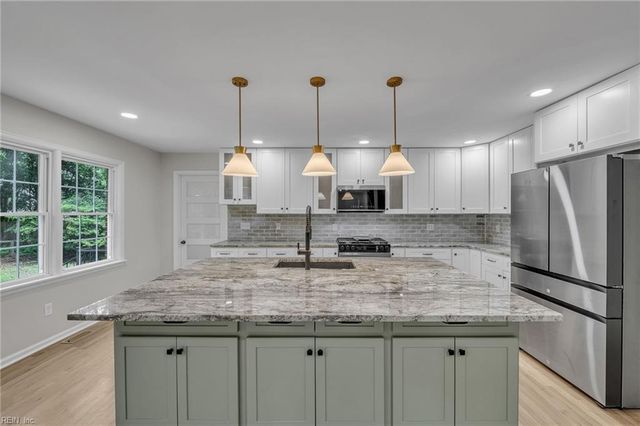 401 Piney Point RD, Yorktown, VA 23692