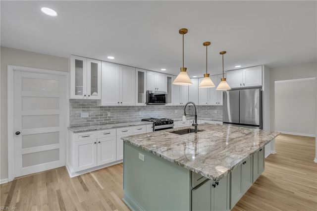 401 Piney Point RD, Yorktown, VA 23692