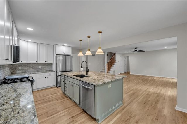 401 Piney Point RD, Yorktown, VA 23692