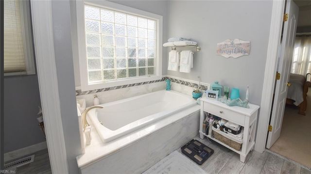 2516 Sanderson LN, Virginia Beach, VA 23456