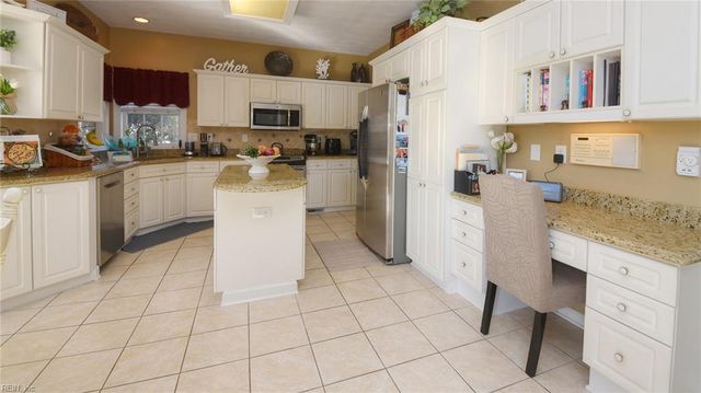 2516 Sanderson LN, Virginia Beach, VA 23456