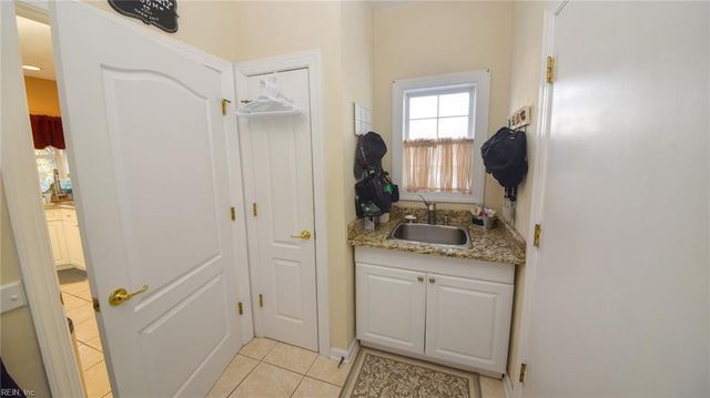 2516 Sanderson LN, Virginia Beach, VA 23456