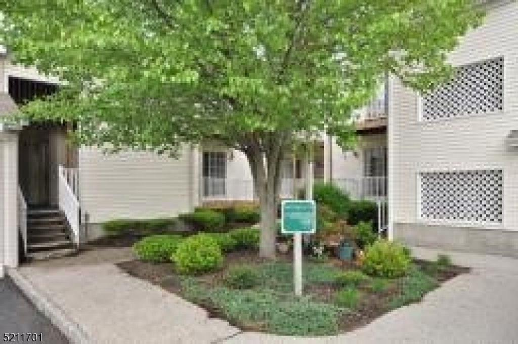 272 Potomac Dr 272, Bernards Twp., NJ 07920