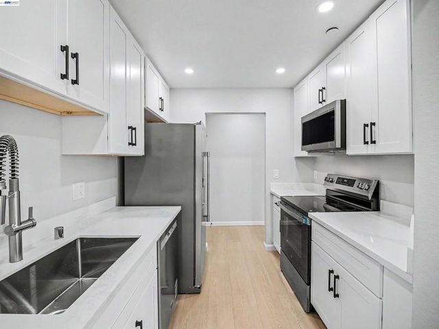 39450 Albany Cmn X, Fremont, CA 94538