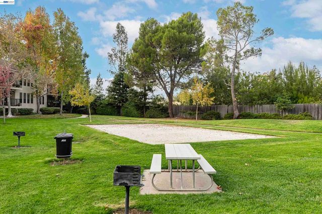 39450 Albany Cmn X, Fremont, CA 94538