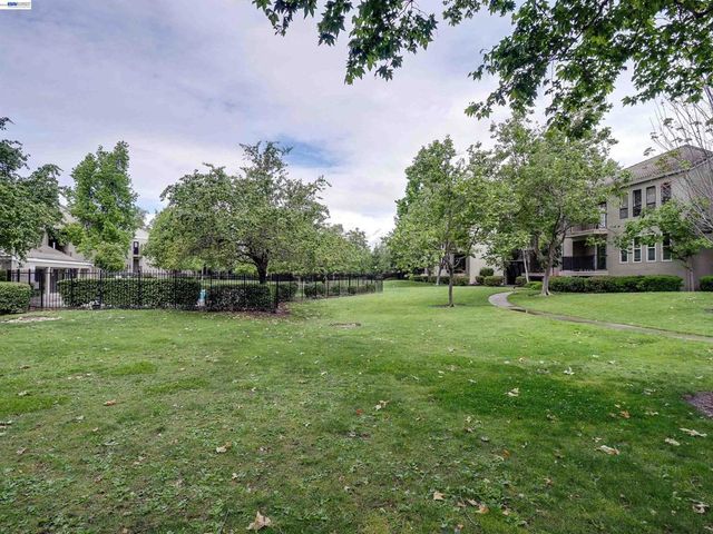 39450 Albany Cmn X, Fremont, CA 94538