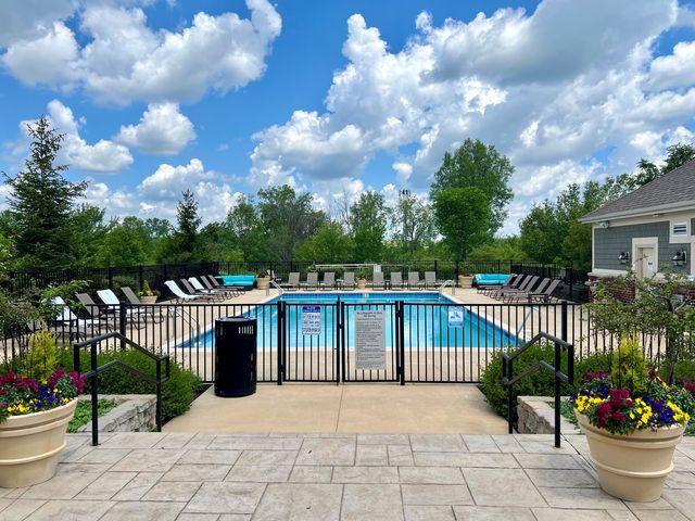 9501 140th Court 302, Orland Park, IL 60462