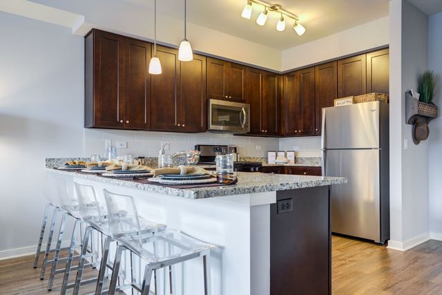 9501 140th Court 302, Orland Park, IL 60462