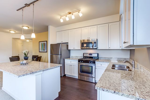 9501 140th Court 302, Orland Park, IL 60462