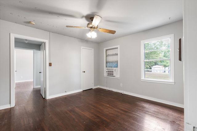 5217 Deavers Lane, Fort Worth, TX 76114