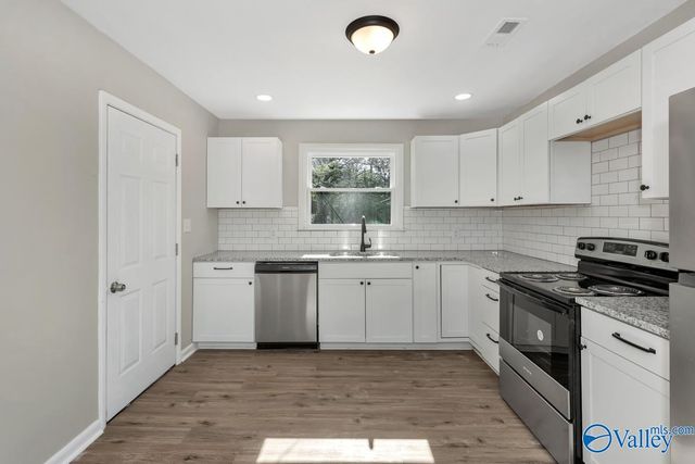 4304 Lakeview Drive, Huntsville, AL 35810