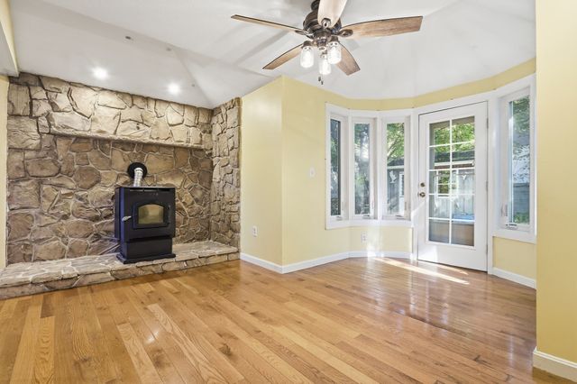 141 Long Pond Dr, Dracut, MA 01826
