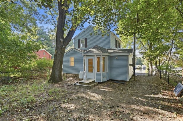 141 Long Pond Dr, Dracut, MA 01826