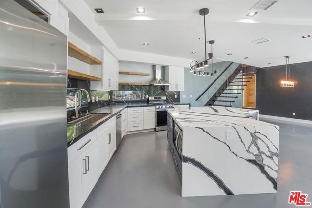 1021 Teakwood Drive, Lake Arrowhead, CA 92352