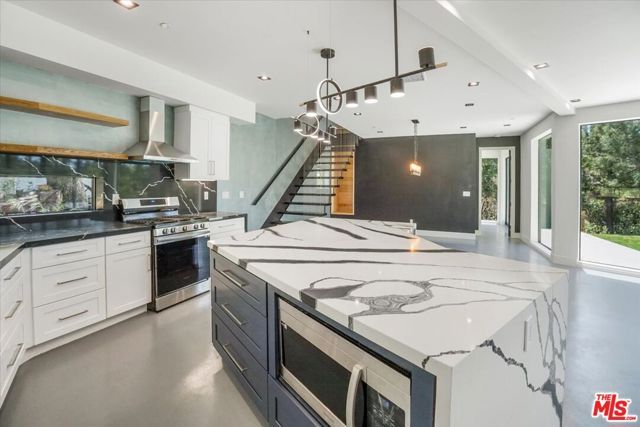 1021 Teakwood Drive, Lake Arrowhead, CA 92352